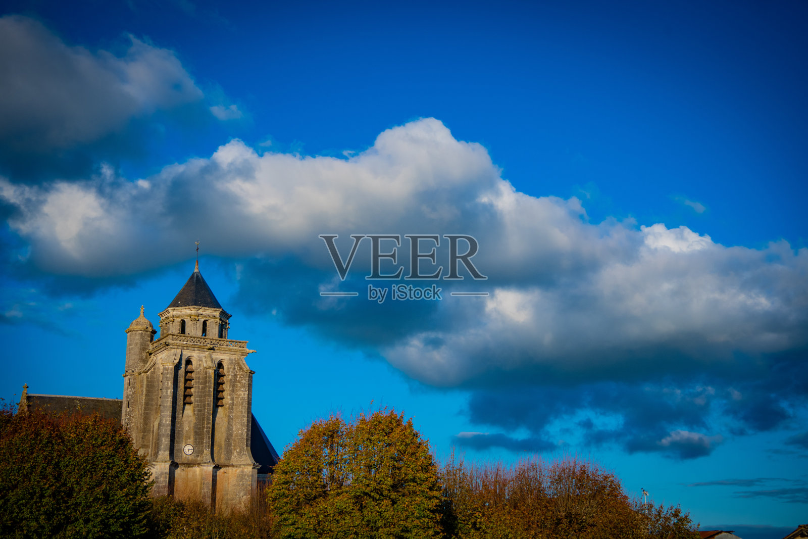 法国,夏朗德-马蒂尔,朗扎克教堂,在干邑葡萄园,小香槟照片摄影图片