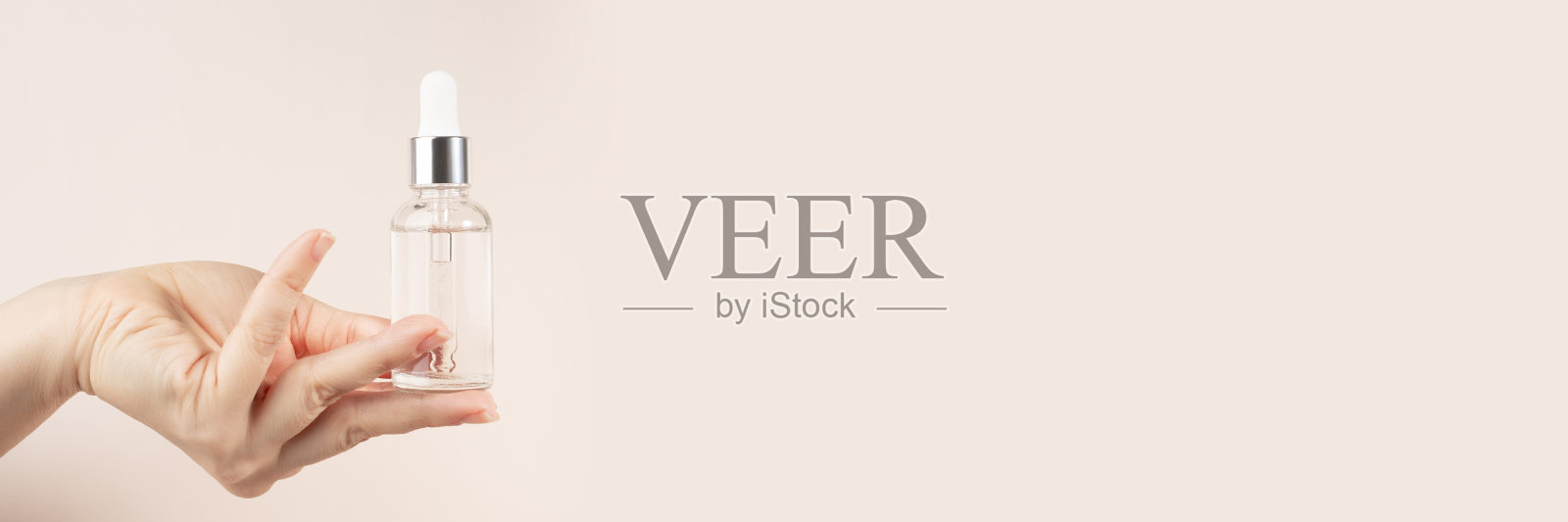 女性手上的精华液,米色自然底色,面部保湿精华,抗衰老,面部彩妆,旗帜照片摄影图片