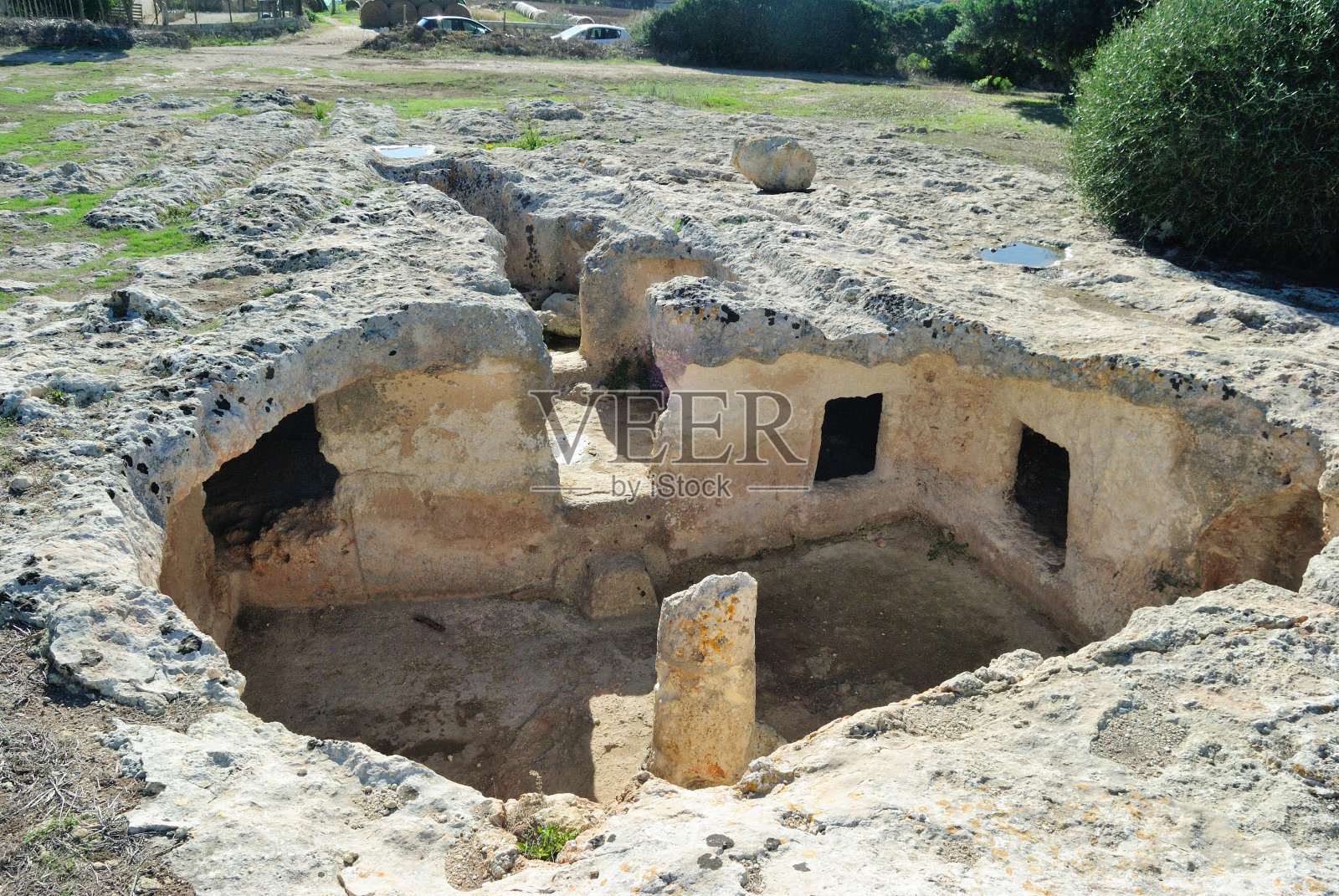 努拉古时期前的苏曼努十字架墓地照片摄影图片