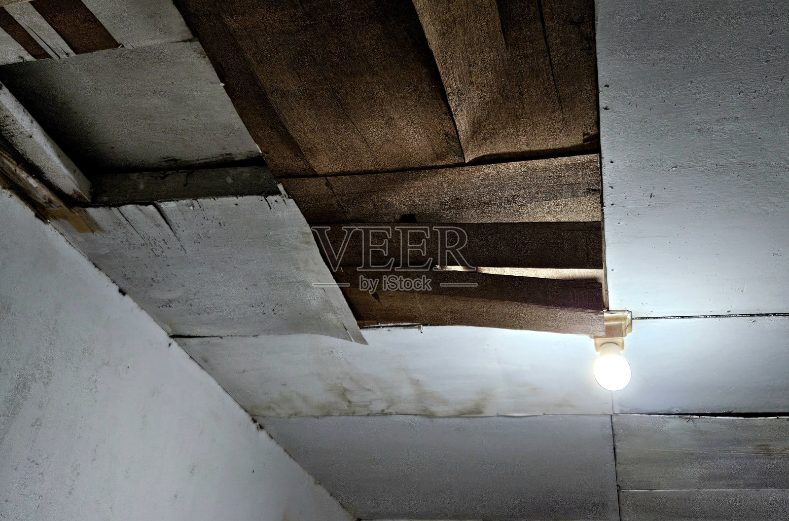 破碎的天花板照片摄影图片