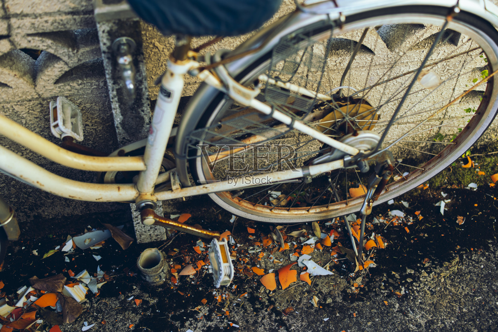 饱经风霜的自行车照片摄影图片