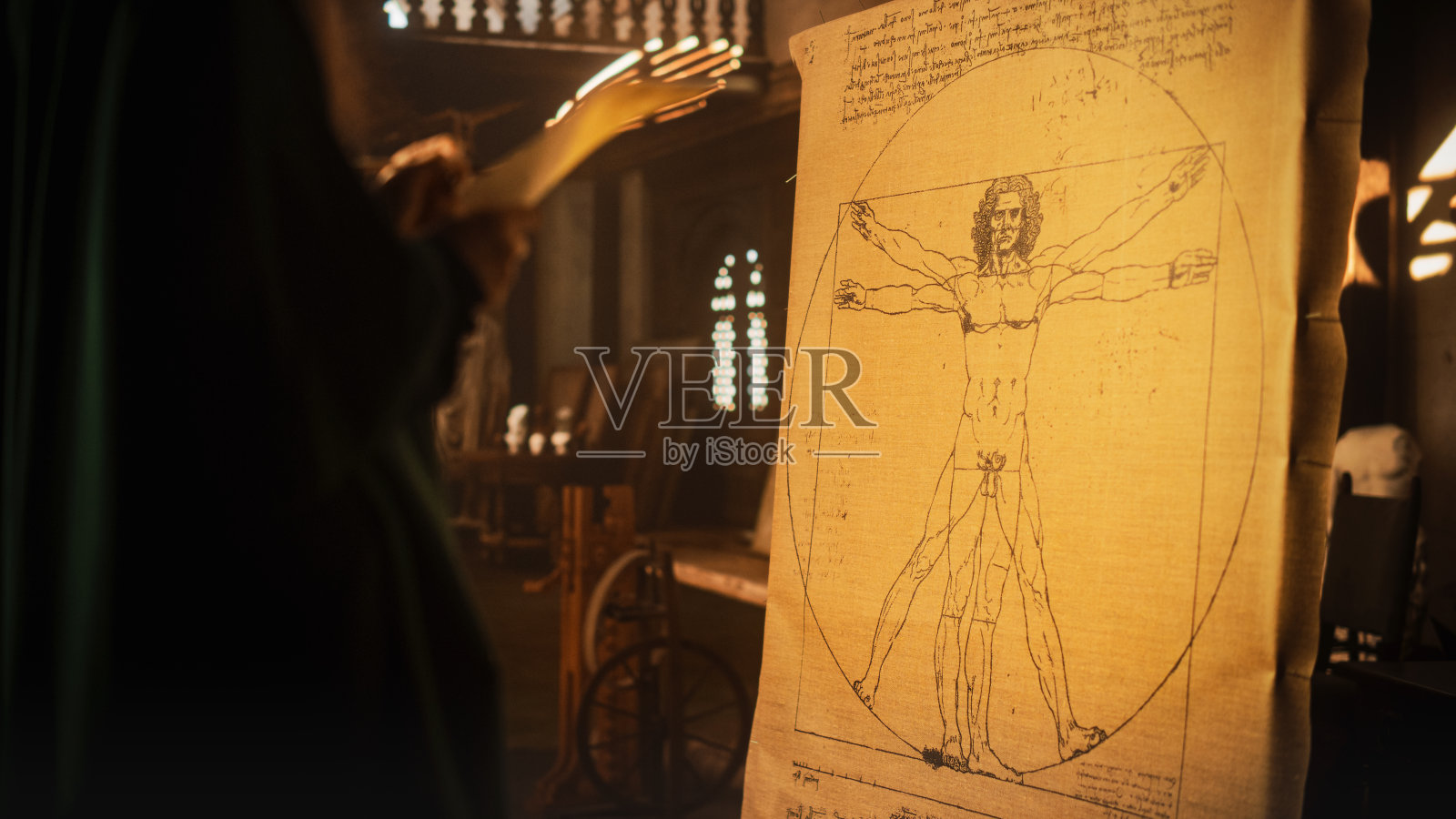 文艺复兴艺术工作室里,达芬奇在画架上画的《维特鲁威人》中景。代表科学、艺术、健康、健身的名品。研究它的科学家照片摄影图片