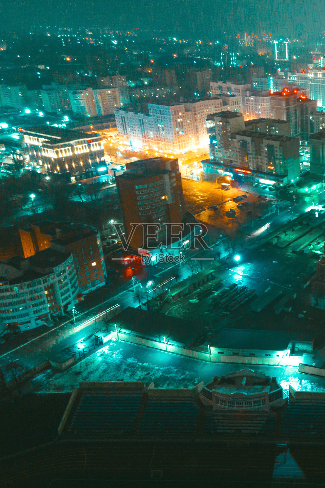 鸟瞰街道的建筑物照明照片摄影图片