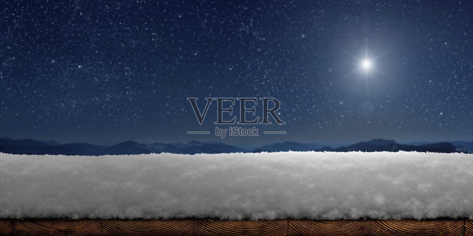 冬天的圣诞背景,木头上有雪照片摄影图片