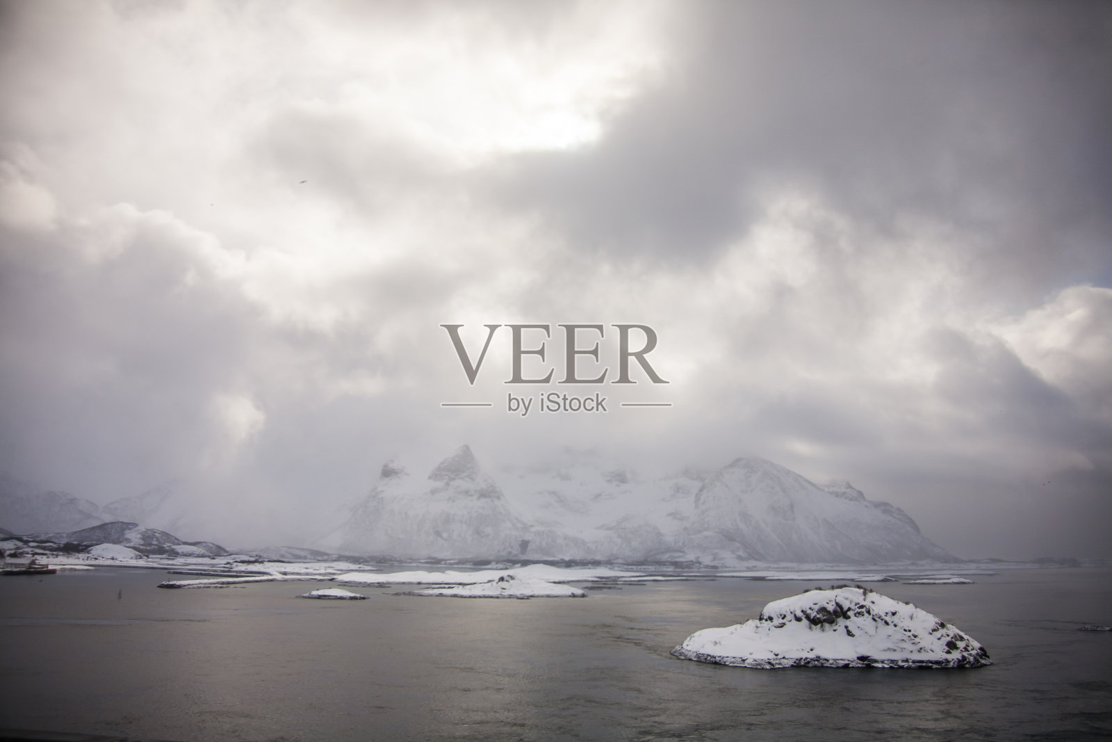 挪威北部罗弗敦群岛的冬天照片摄影图片