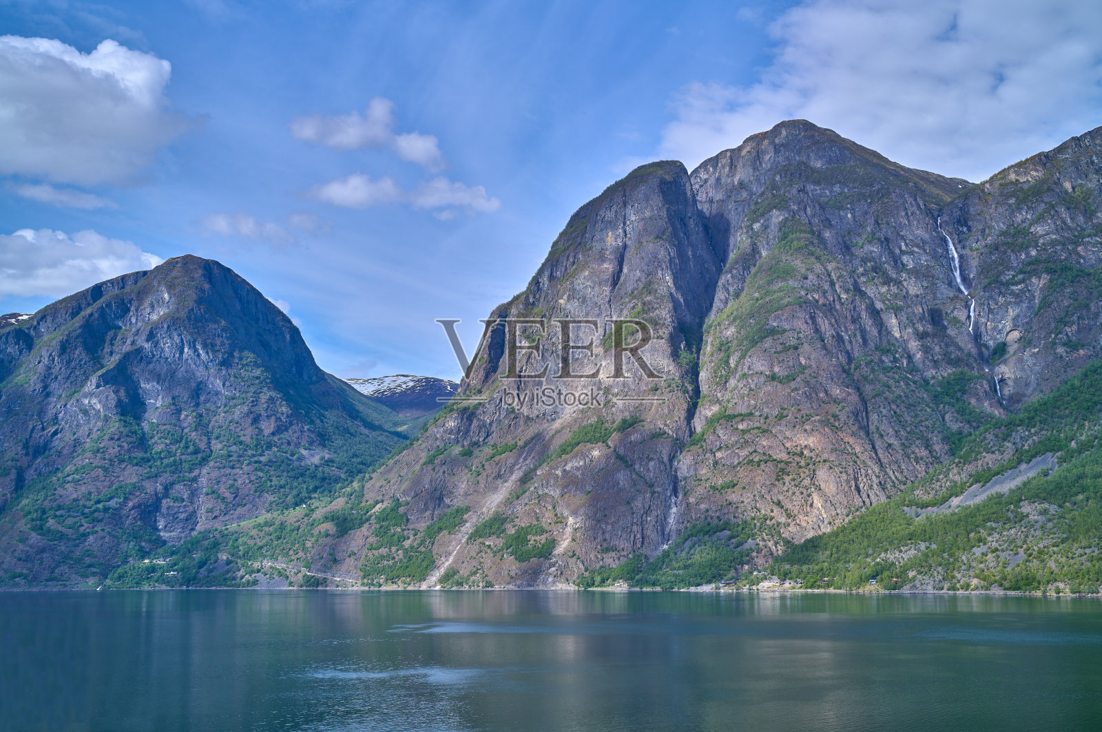 挪威,壮丽的自然风光和典型的建筑照片摄影图片