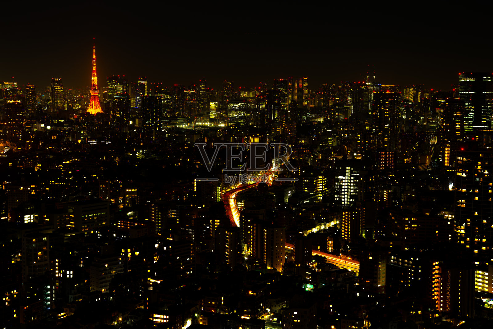 东京塔和摩天大楼的夜晚。照片摄影图片