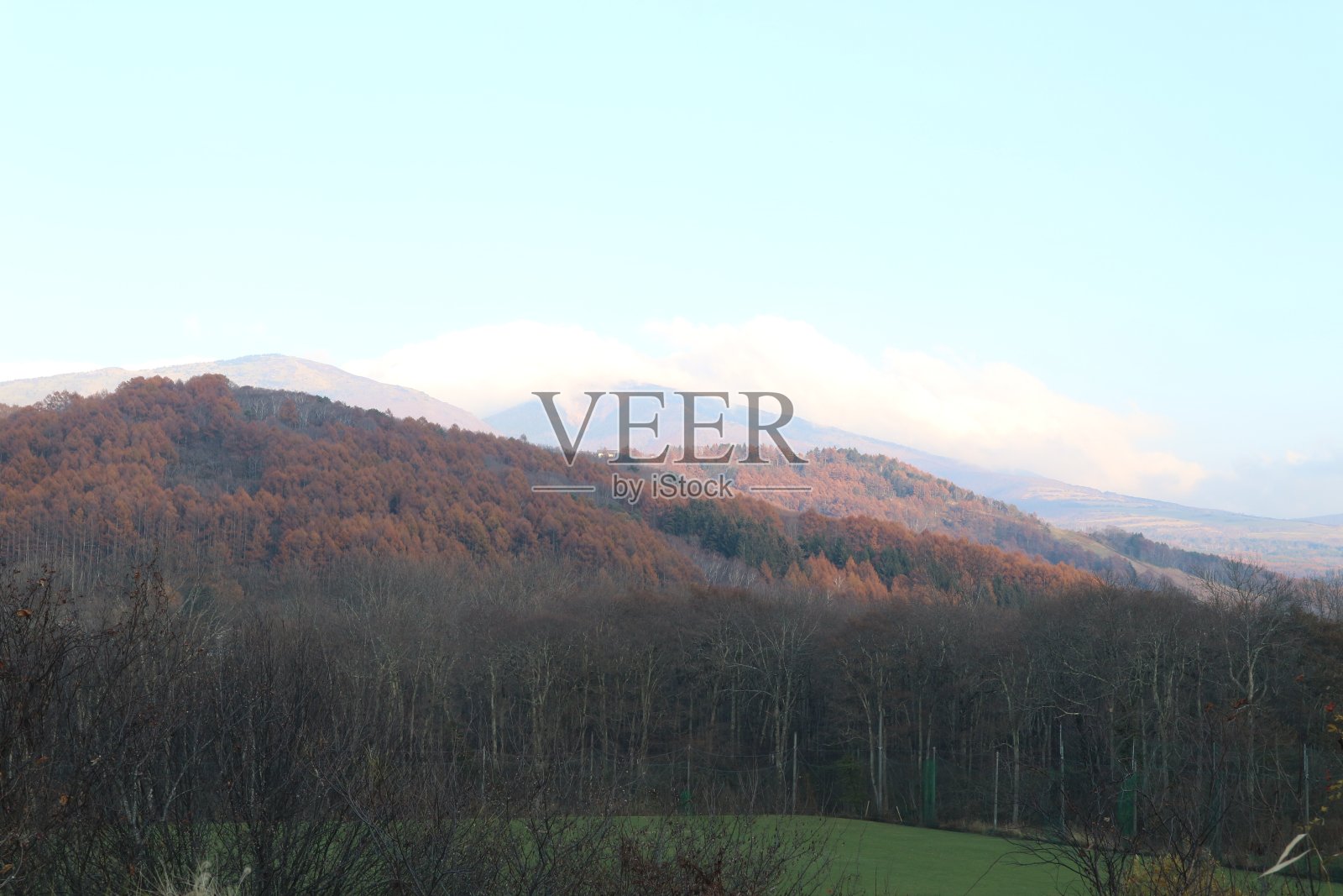 日本长野县的山峦和秋日美景照片摄影图片