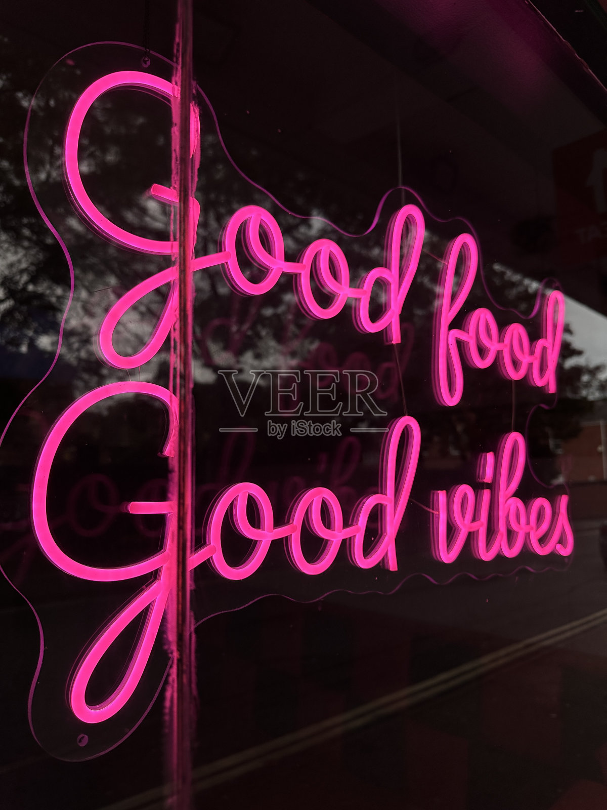 城市里的美食霓虹灯照片摄影图片