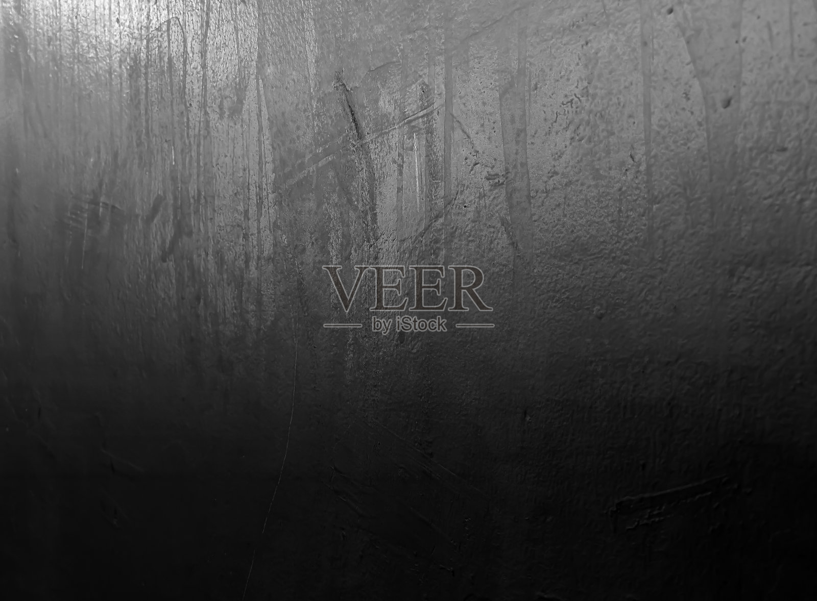 旧的grunge灰色和黑色渐变墙纹理背景与空白空间的设计(焦点在图像的中心)。银色水泥墙面纹理背景。金属墙。豪华概念背景。照片摄影图片