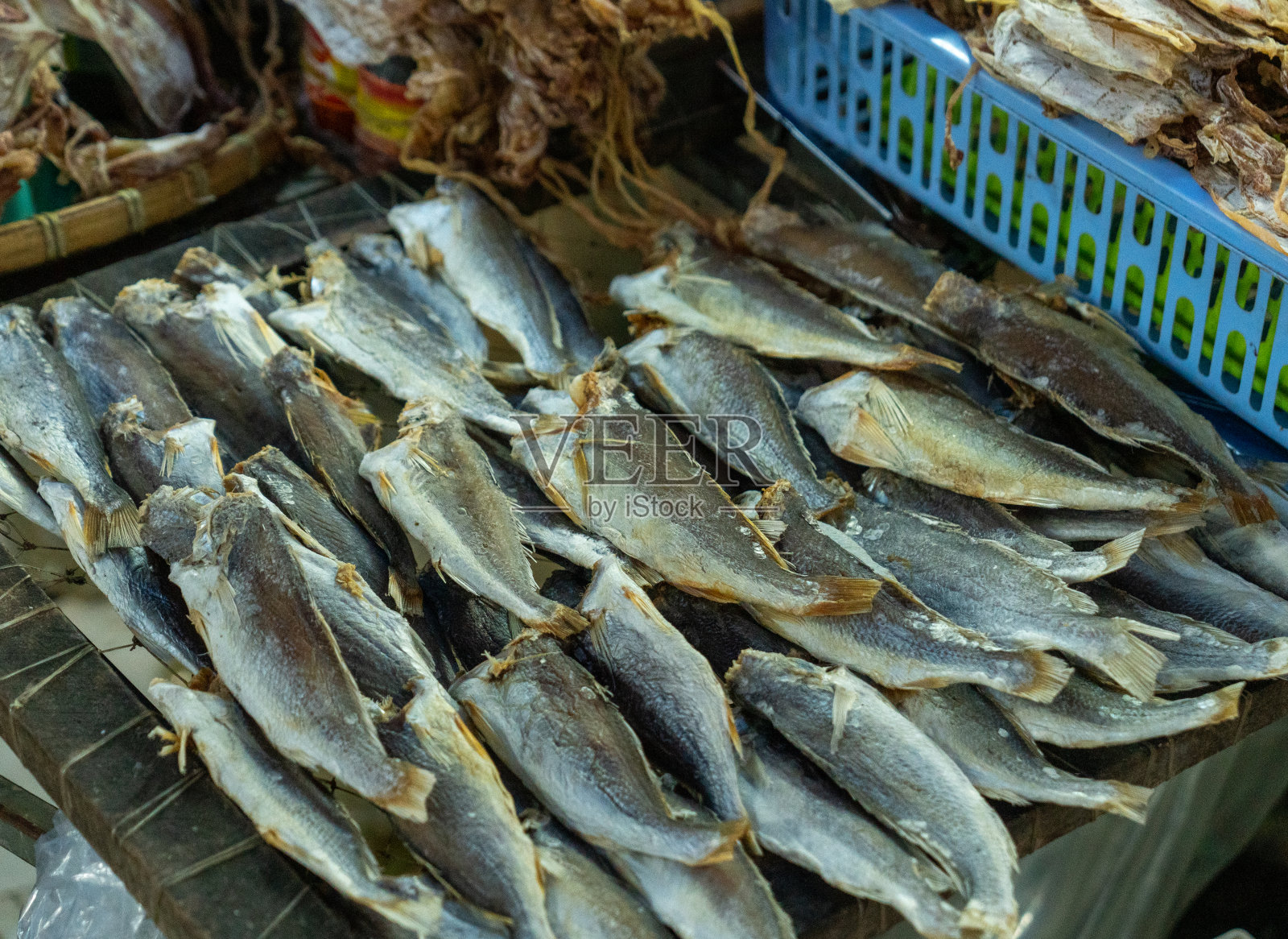 各种类型的干鱼和虾,头头海鲜市场,巴里亚头头省照片摄影图片