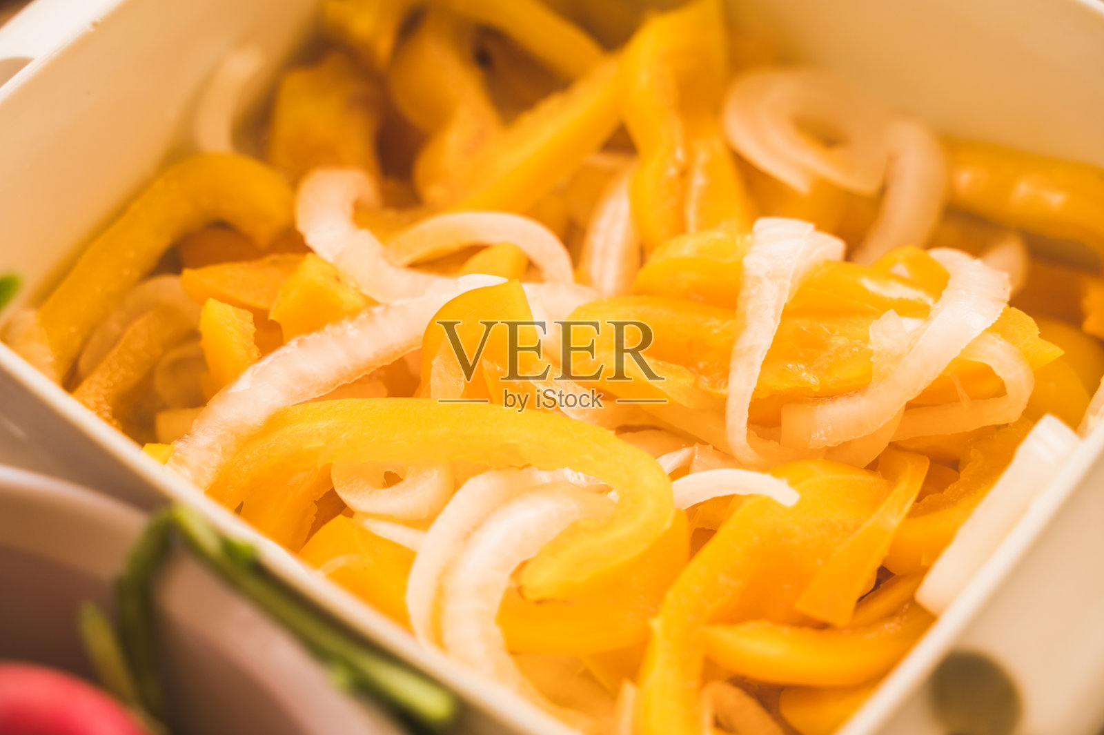 Manzanos辣椒、洋葱和柠檬是墨西哥著名的传统菜肴“Taco de plaza”的配料。照片摄影图片