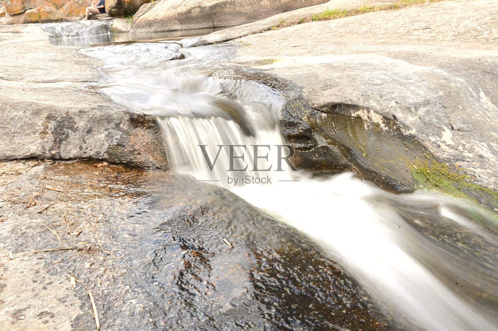 山上的瀑布照片摄影图片