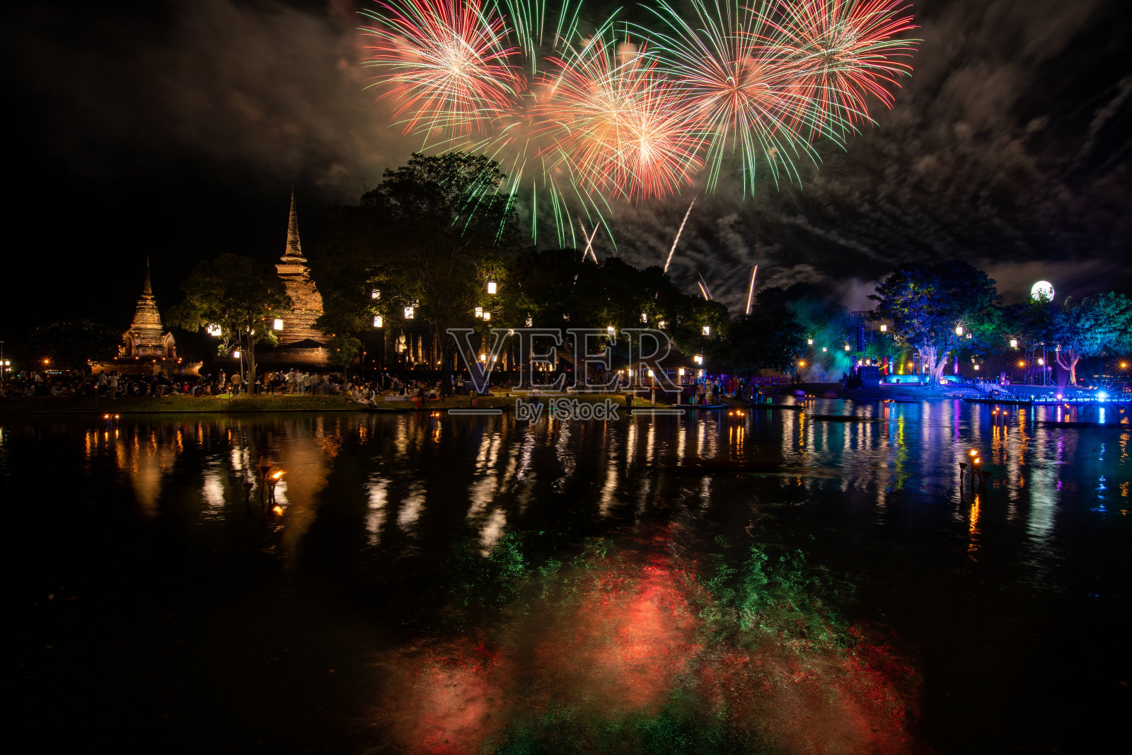 素可泰历史公园的烟花表演照片摄影图片