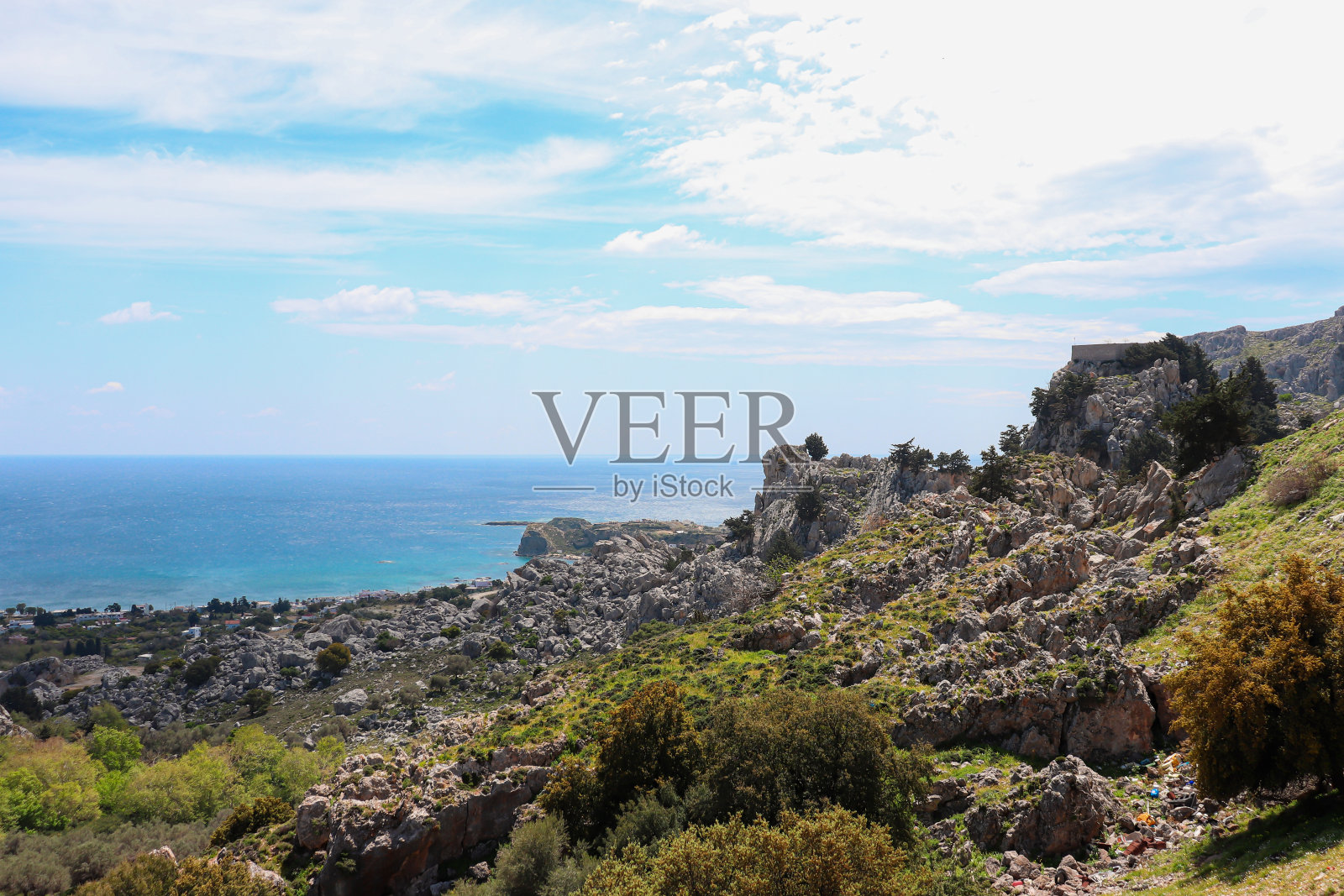林多斯镇岩石山的景色照片摄影图片