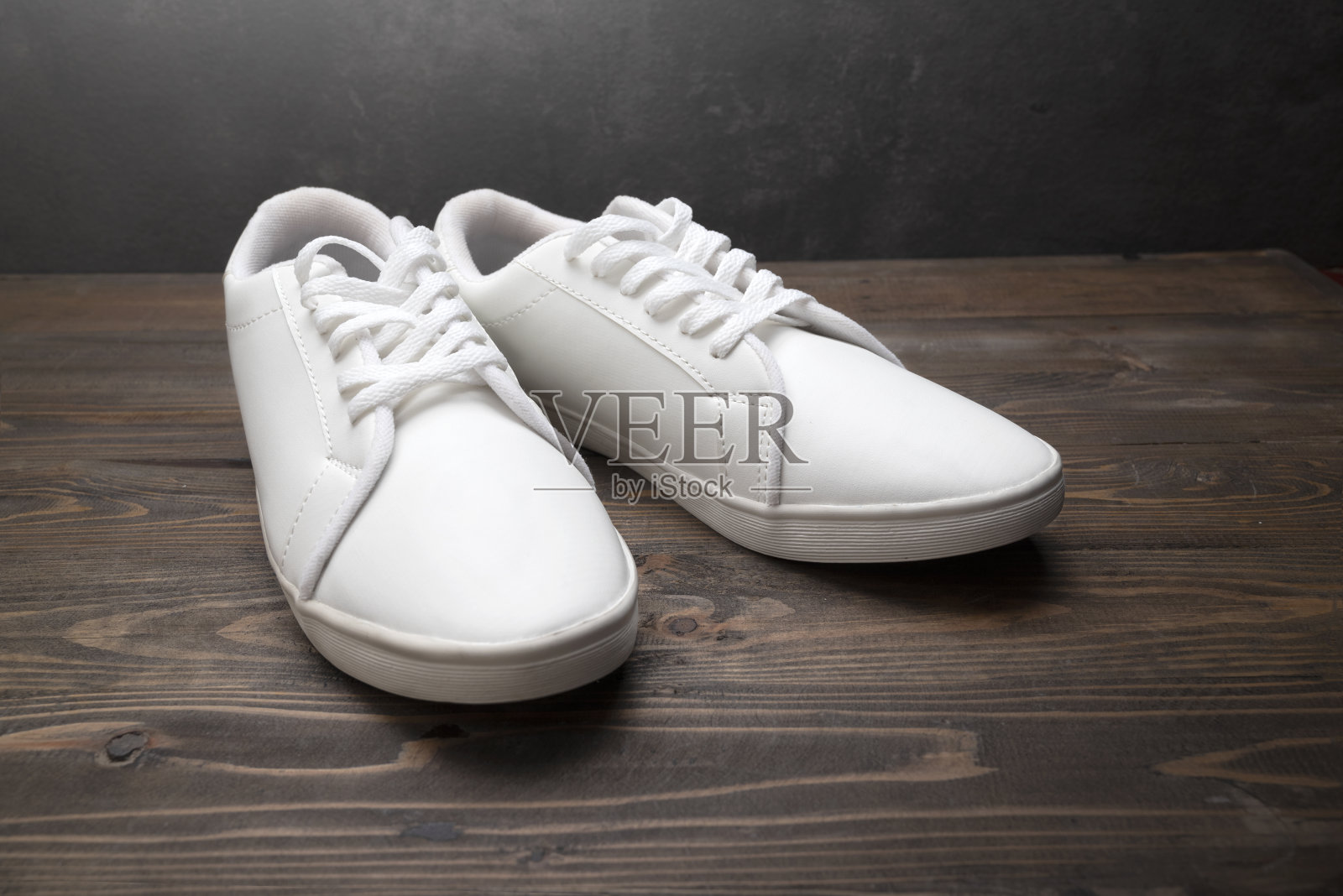 干净的白色运动鞋的特写镜头照片摄影图片