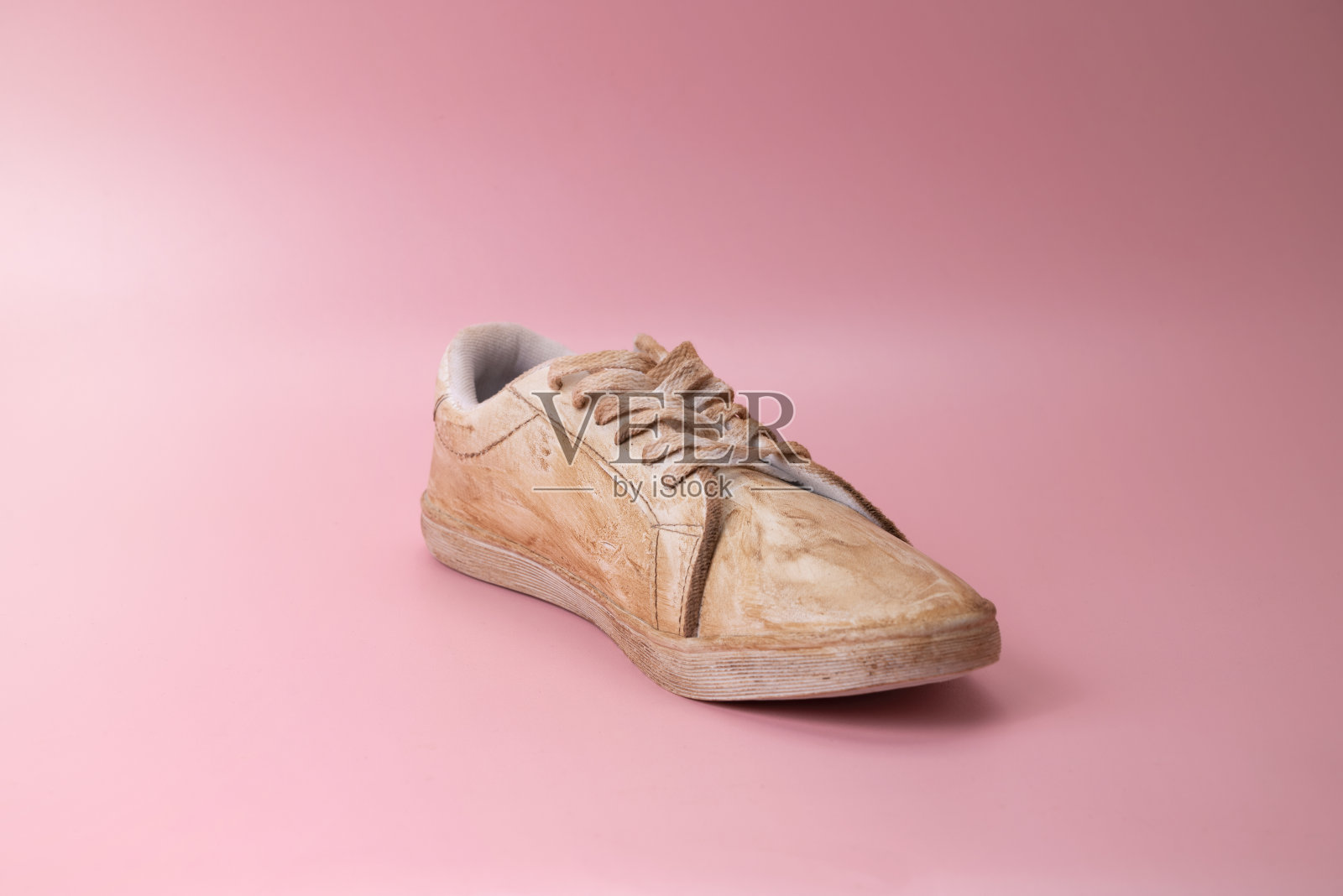 肮脏的白色运动鞋的特写镜头照片摄影图片