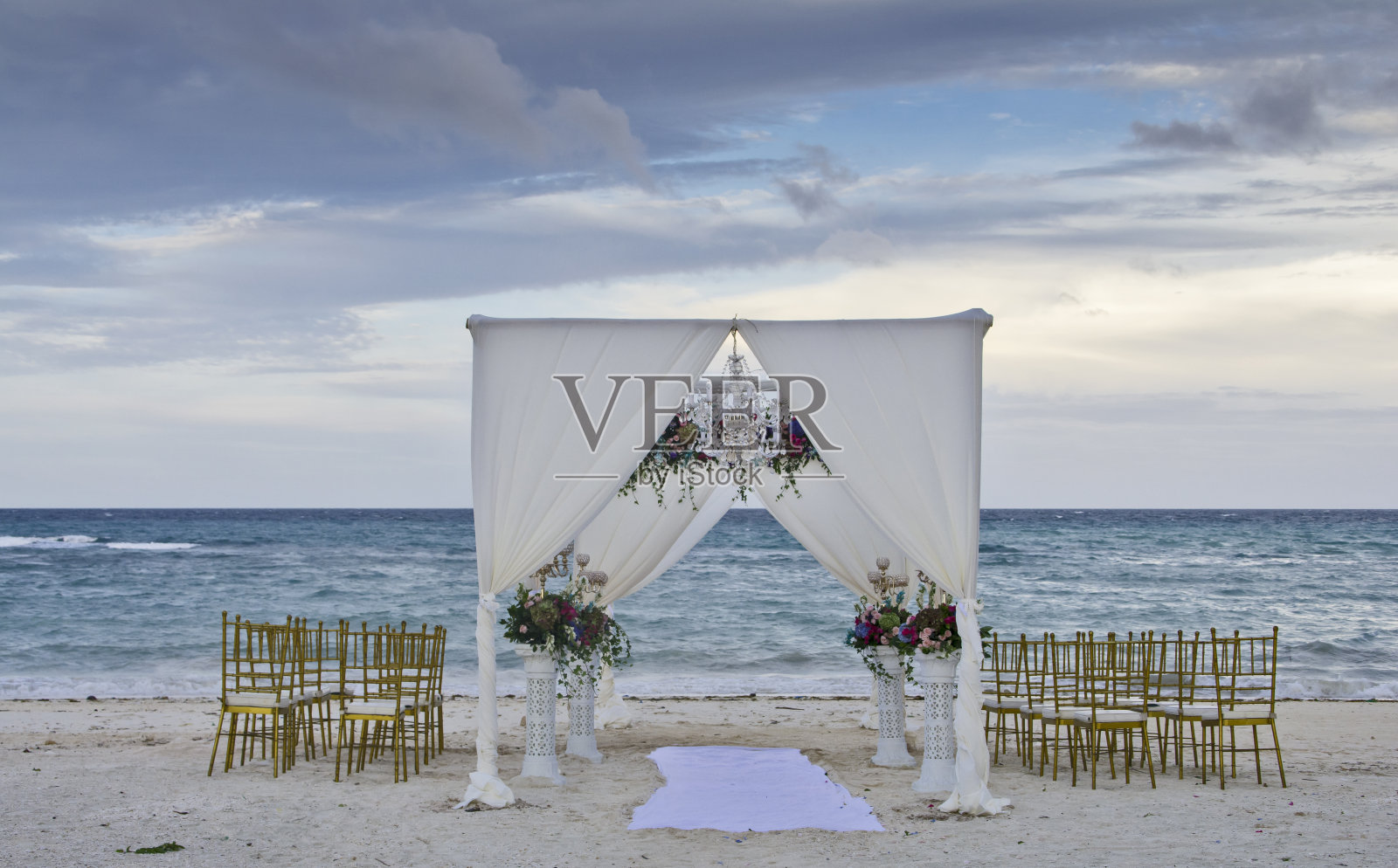 一场浪漫的海滨婚礼照片摄影图片