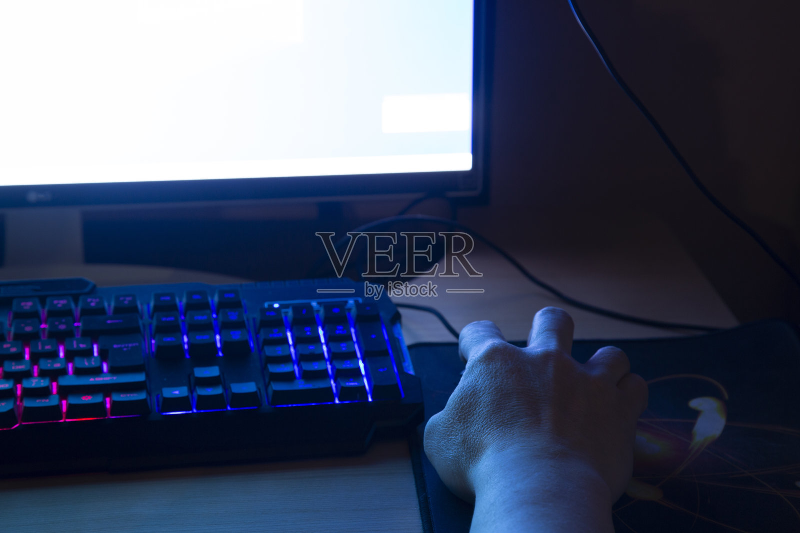 电脑用于电脑游戏。照片摄影图片