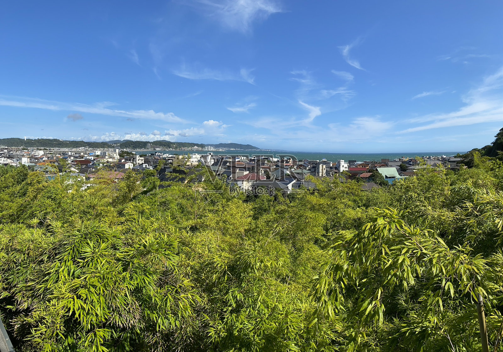 日本-镰仓-城市和大海的景色照片摄影图片