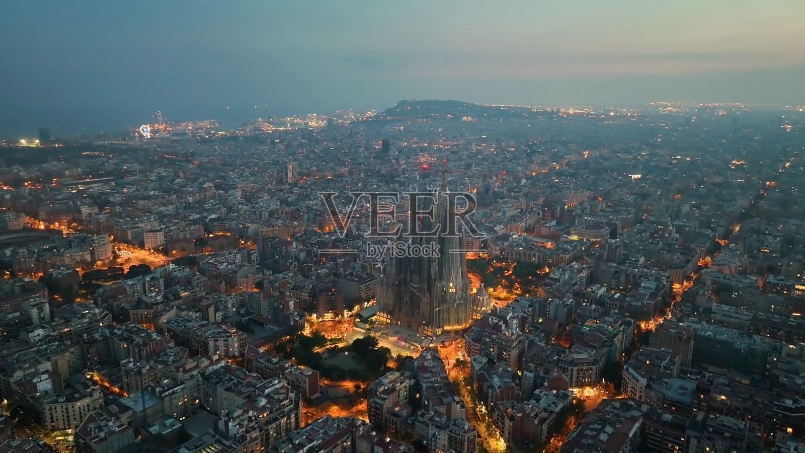 西班牙加泰罗尼亚巴塞罗那的圣家堂。照片摄影图片