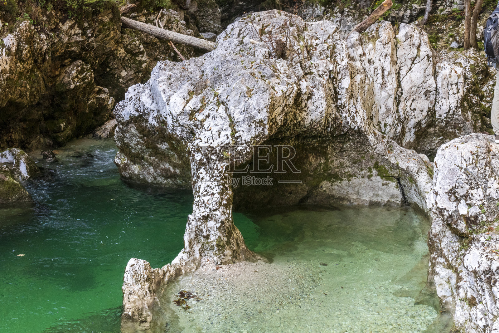 斯洛文尼亚的莫斯特尼卡峡谷有许多瀑布。照片摄影图片