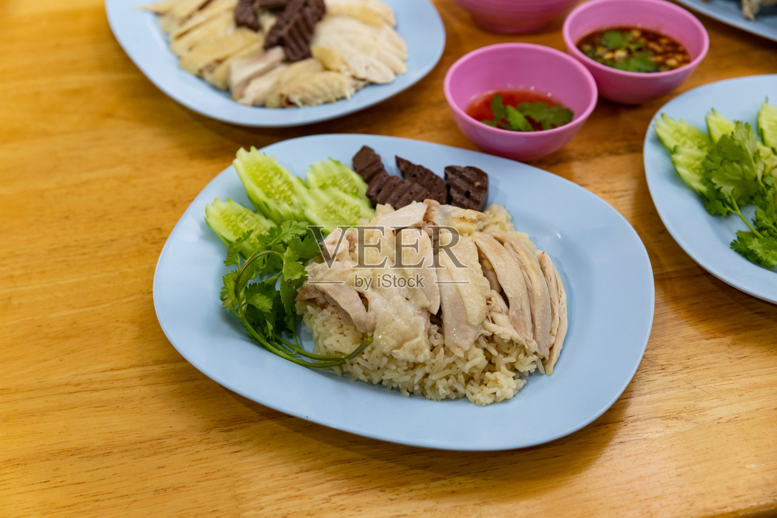 鸡肉蒸饭照片摄影图片