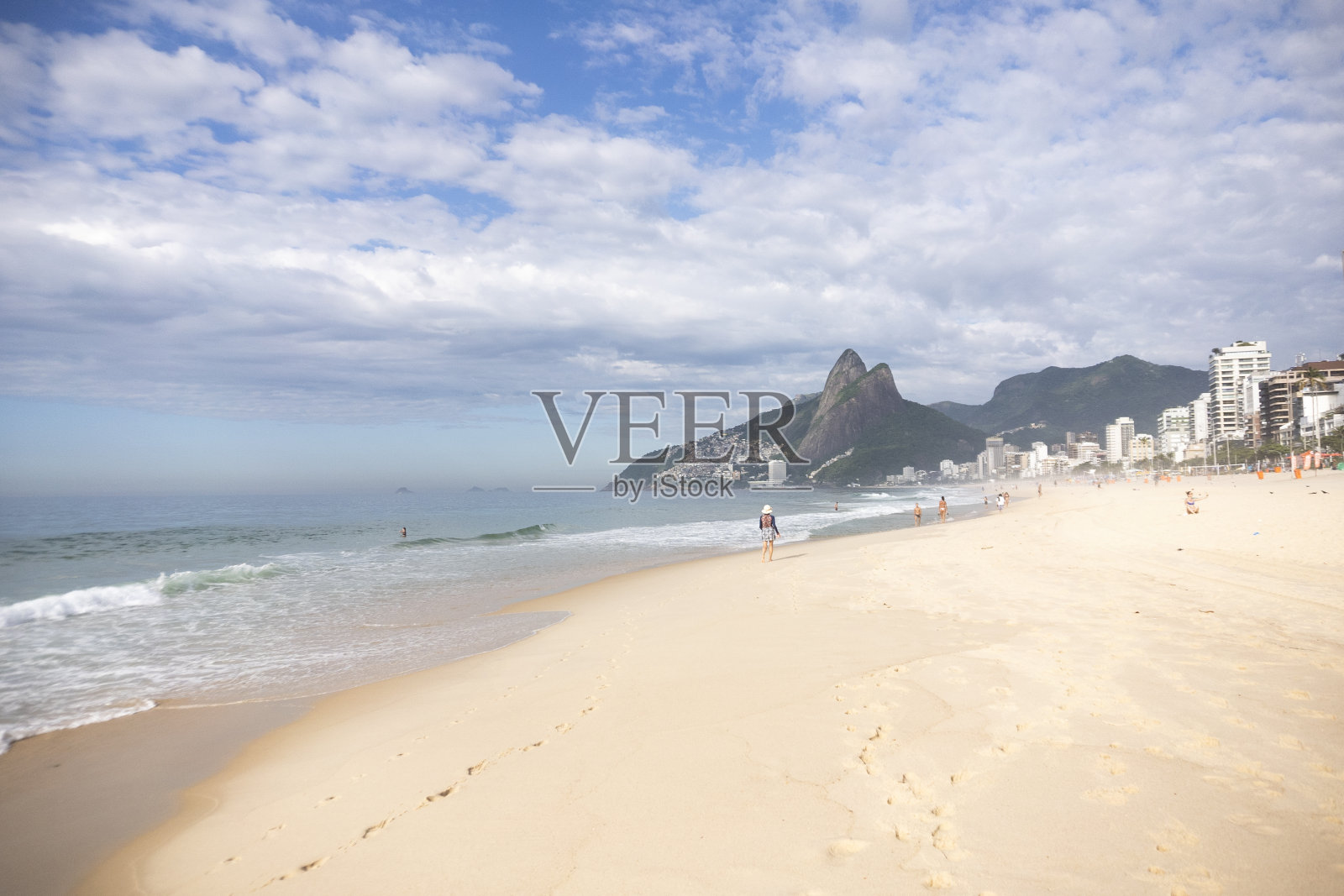 清晨的海滩,巴西里约热内卢的伊帕内马照片摄影图片