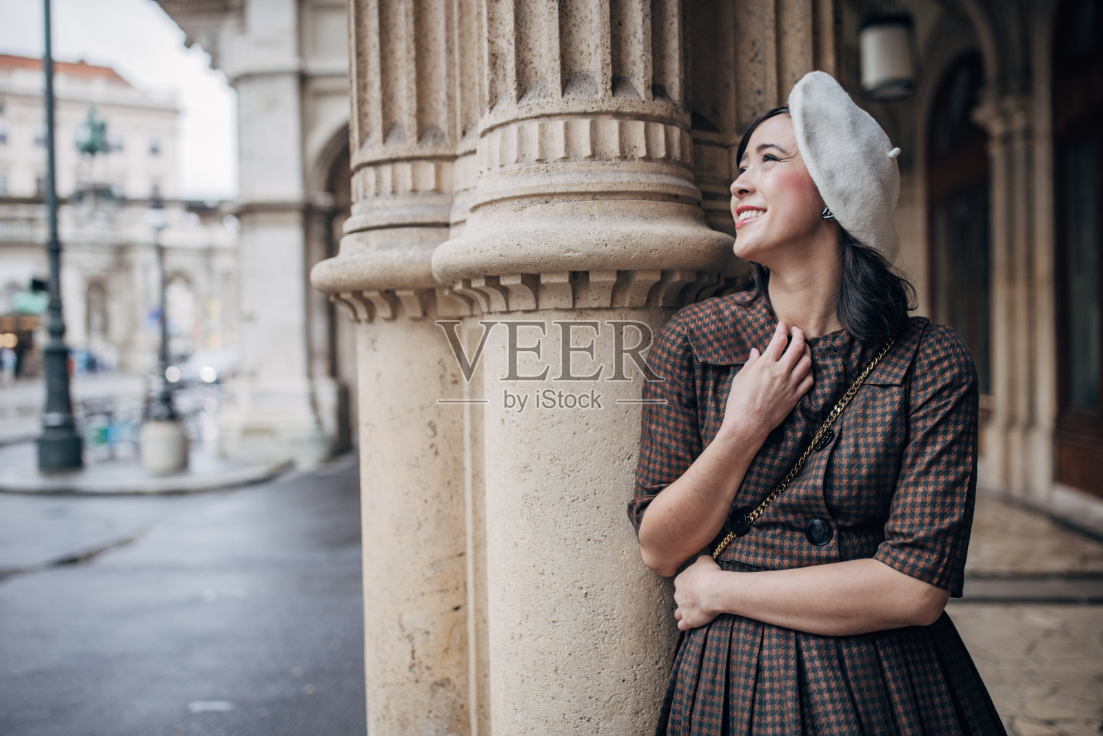 维也纳的年轻女子照片摄影图片