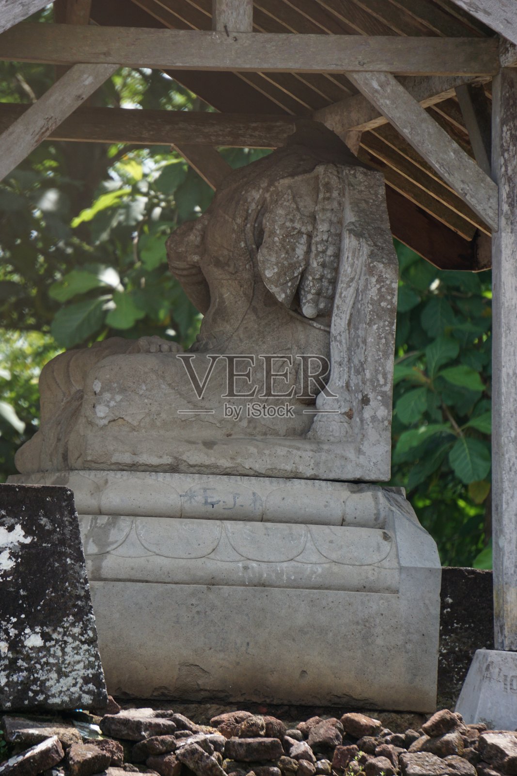 伽亚特里寺是一座印度教寺庙的废墟。加亚特里神庙是玛雅帕希特王国的寺庙遗迹,是为了尊重加亚特里公主的坟墓而建造的照片摄影图片