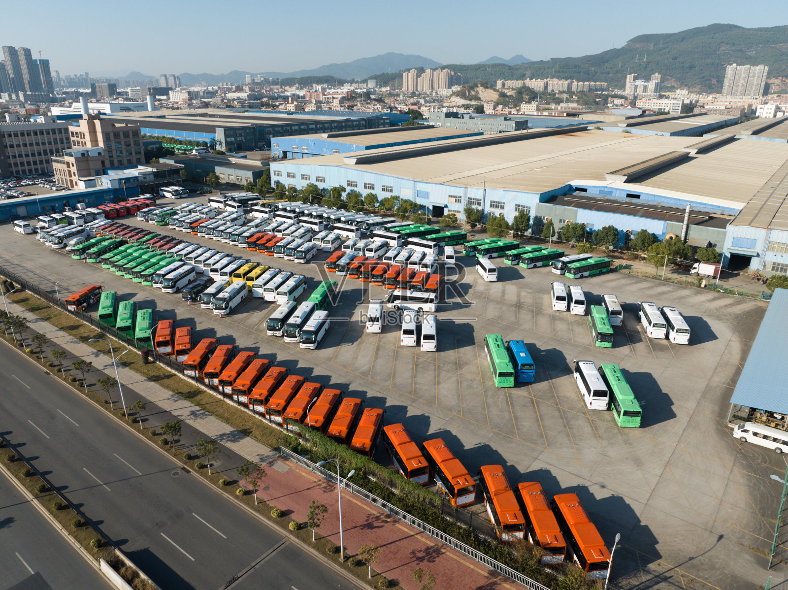 工厂生产的全新电动巴士照片摄影图片