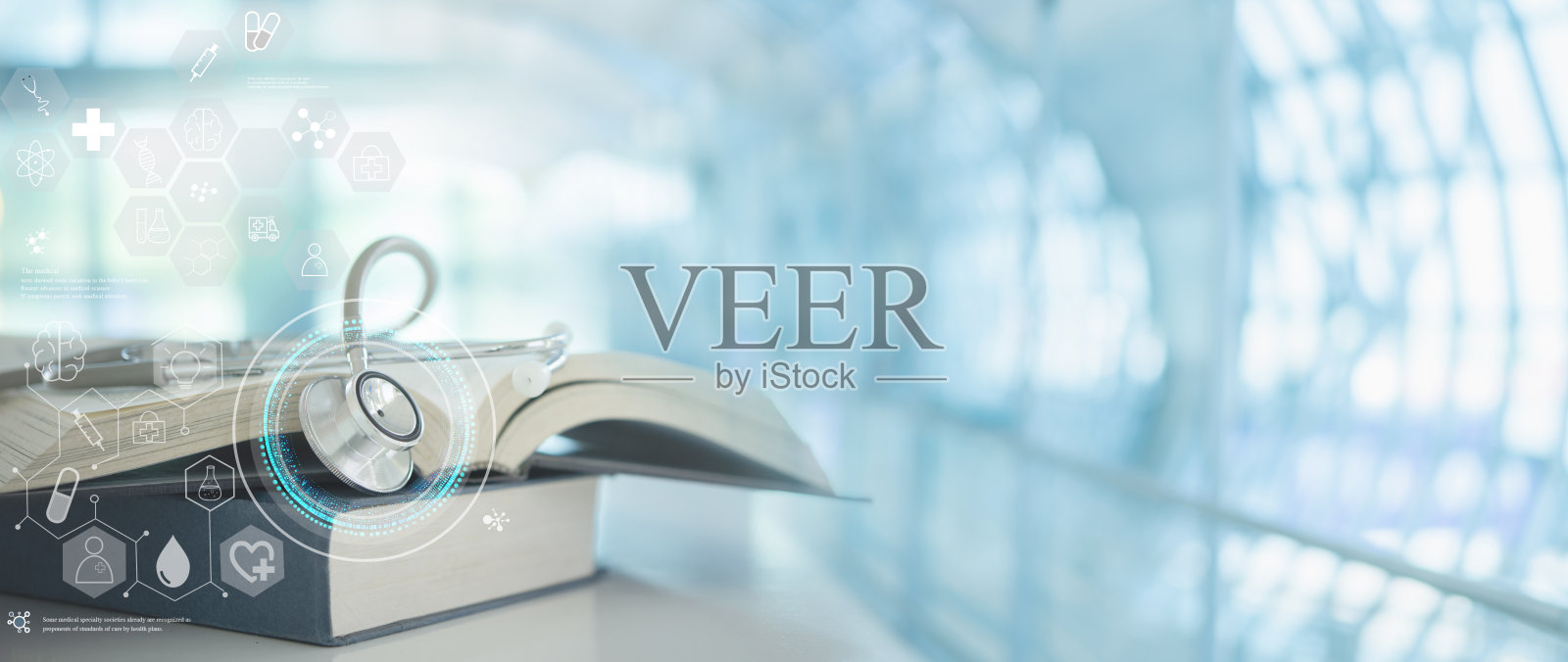 医学教育的学习理念。听诊器医学教材,供医生学习治疗和操作。照片摄影图片