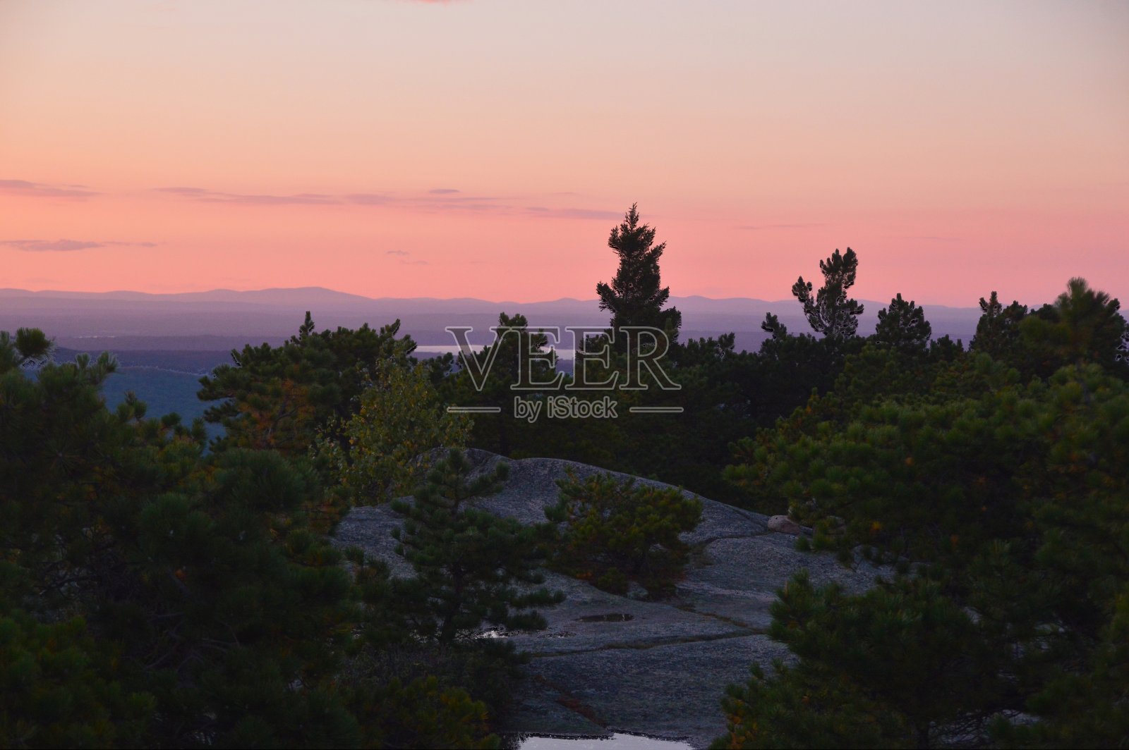 缅因州悬崖小径山顶的日落照片摄影图片