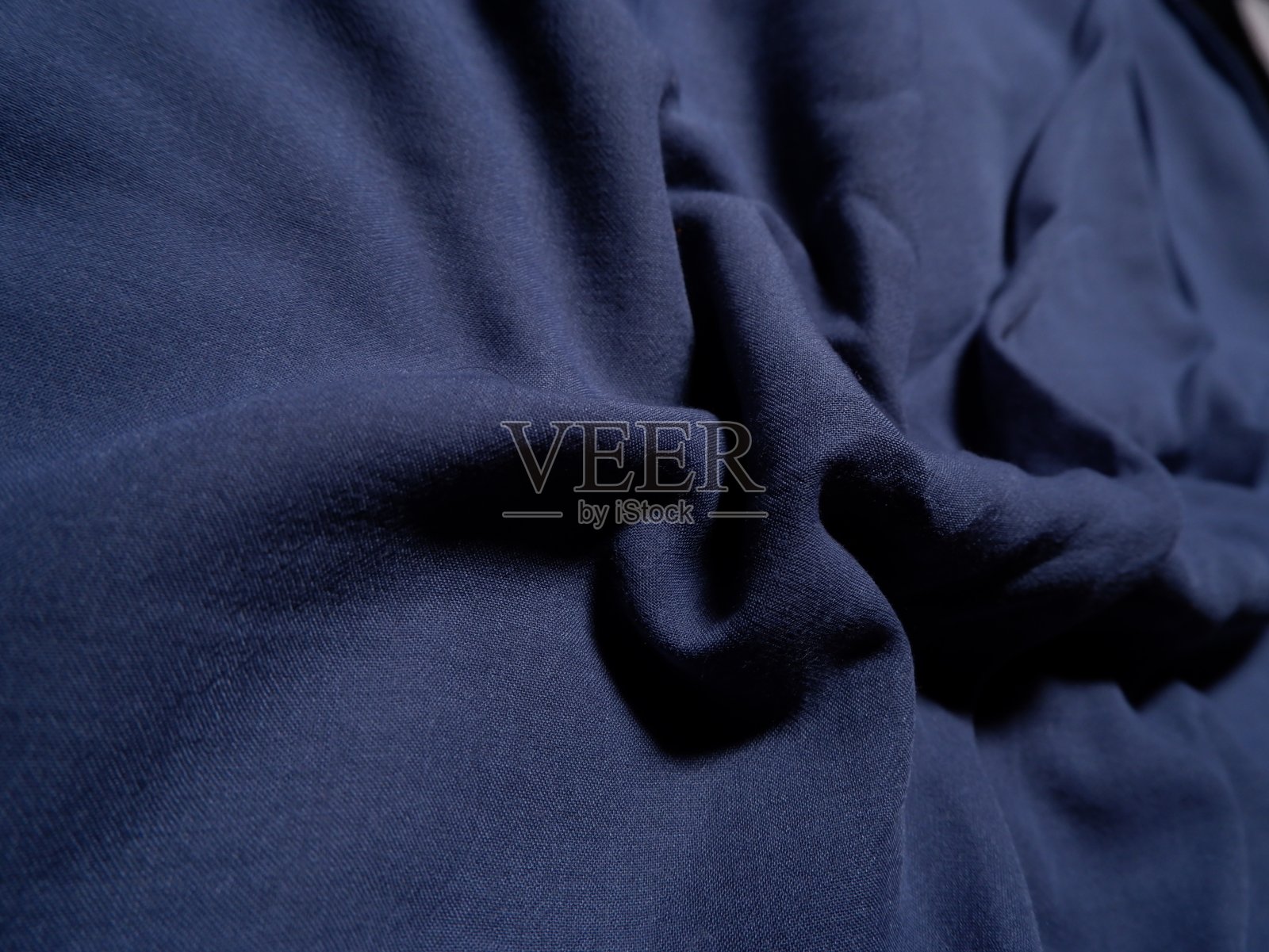 蓝色面料纹理与美丽的近距离细节,适合工艺项目和缝制衣服。照片摄影图片
