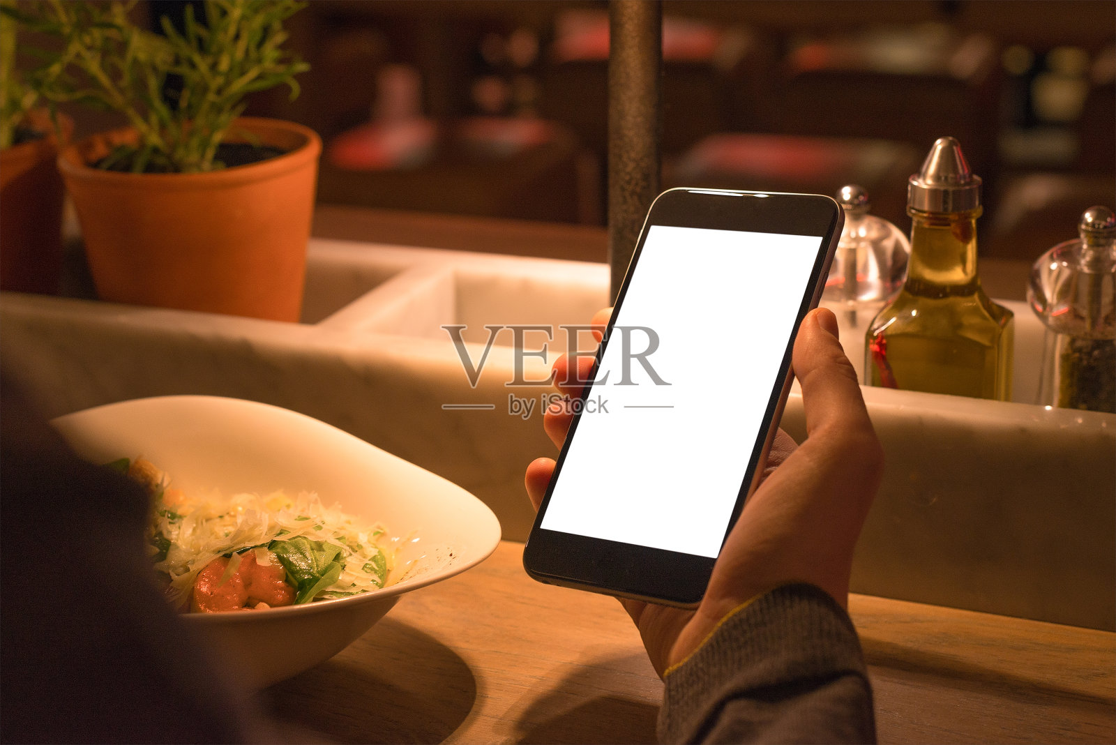 智能手机模型模板在人的手中照片摄影图片