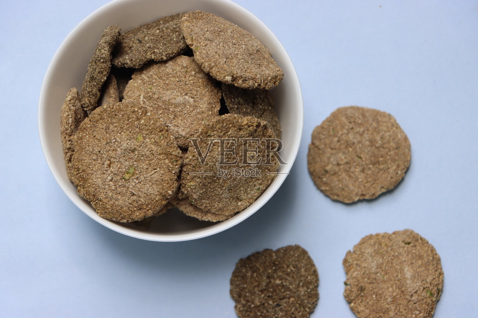 比巴迪、比巴迪、比迪亚、巴加拉瓦迪、珍珠米瓦迪、小米的干制产品,作为帕帕德、传统食品或小吃照片摄影图片