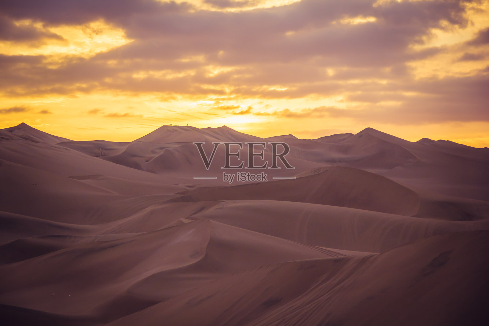 秘鲁伊卡沙漠的黄金时刻照片摄影图片