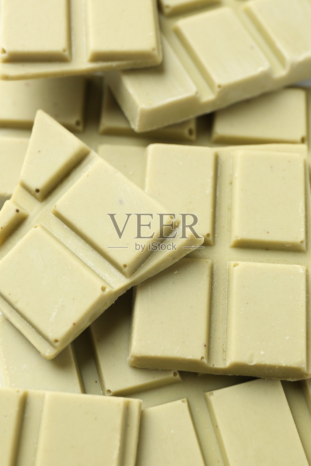 一片片美味的抹茶巧克力棒作为背景,上图照片摄影图片