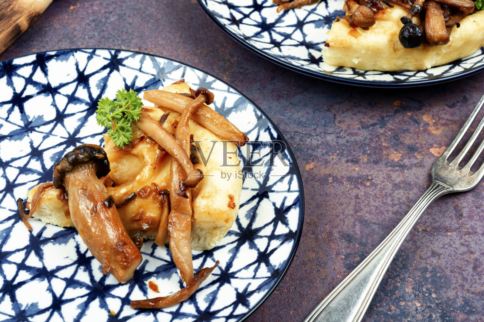 一片蘑菇馅饼或蘑菇馅饼照片摄影图片