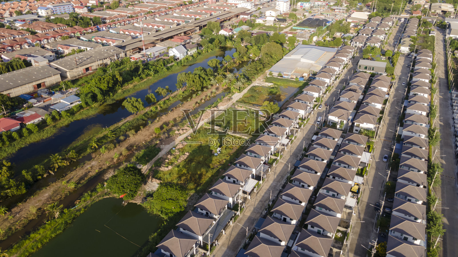 住宅区的鸟瞰图。照片摄影图片