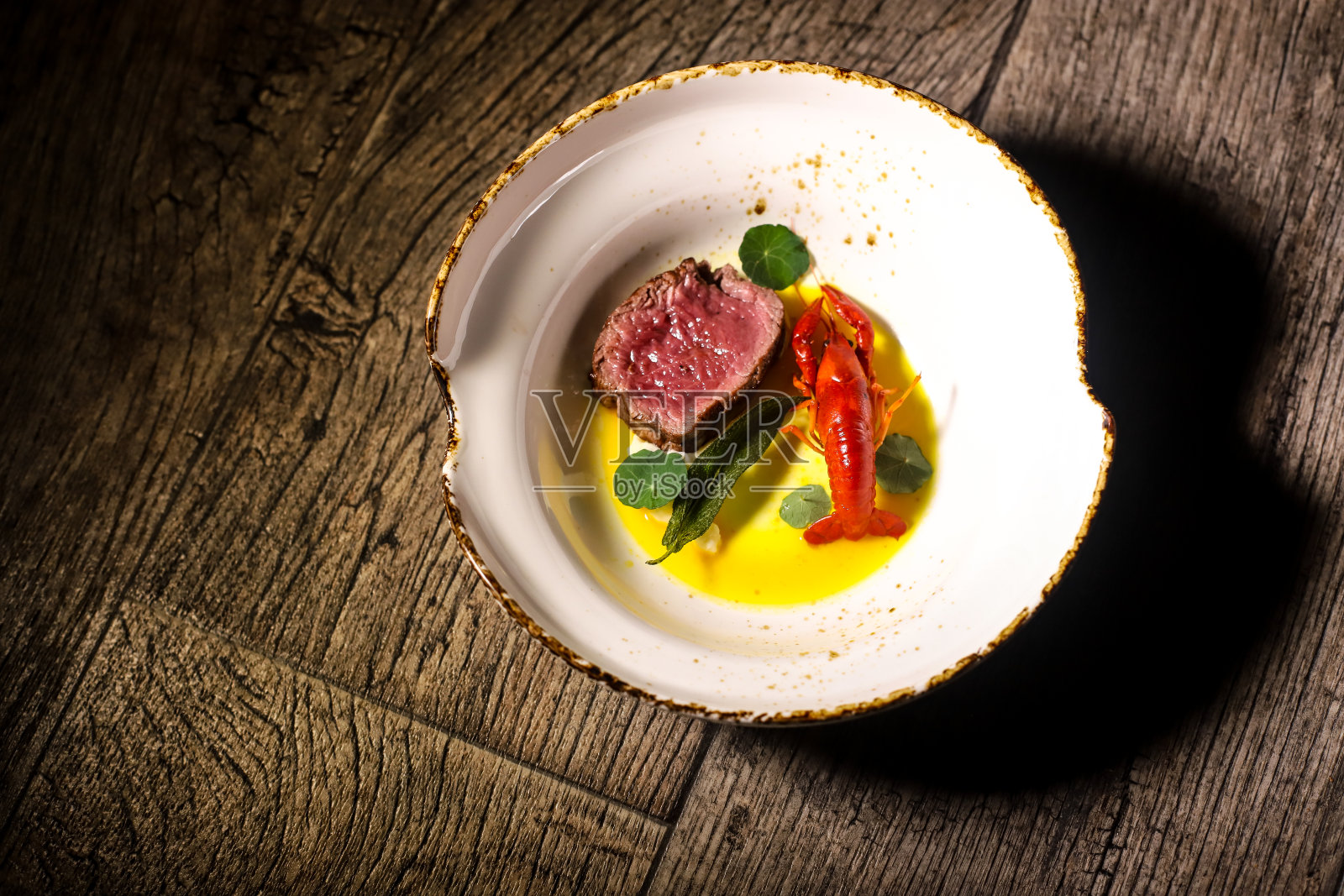 波兰牛肉和小龙虾照片摄影图片