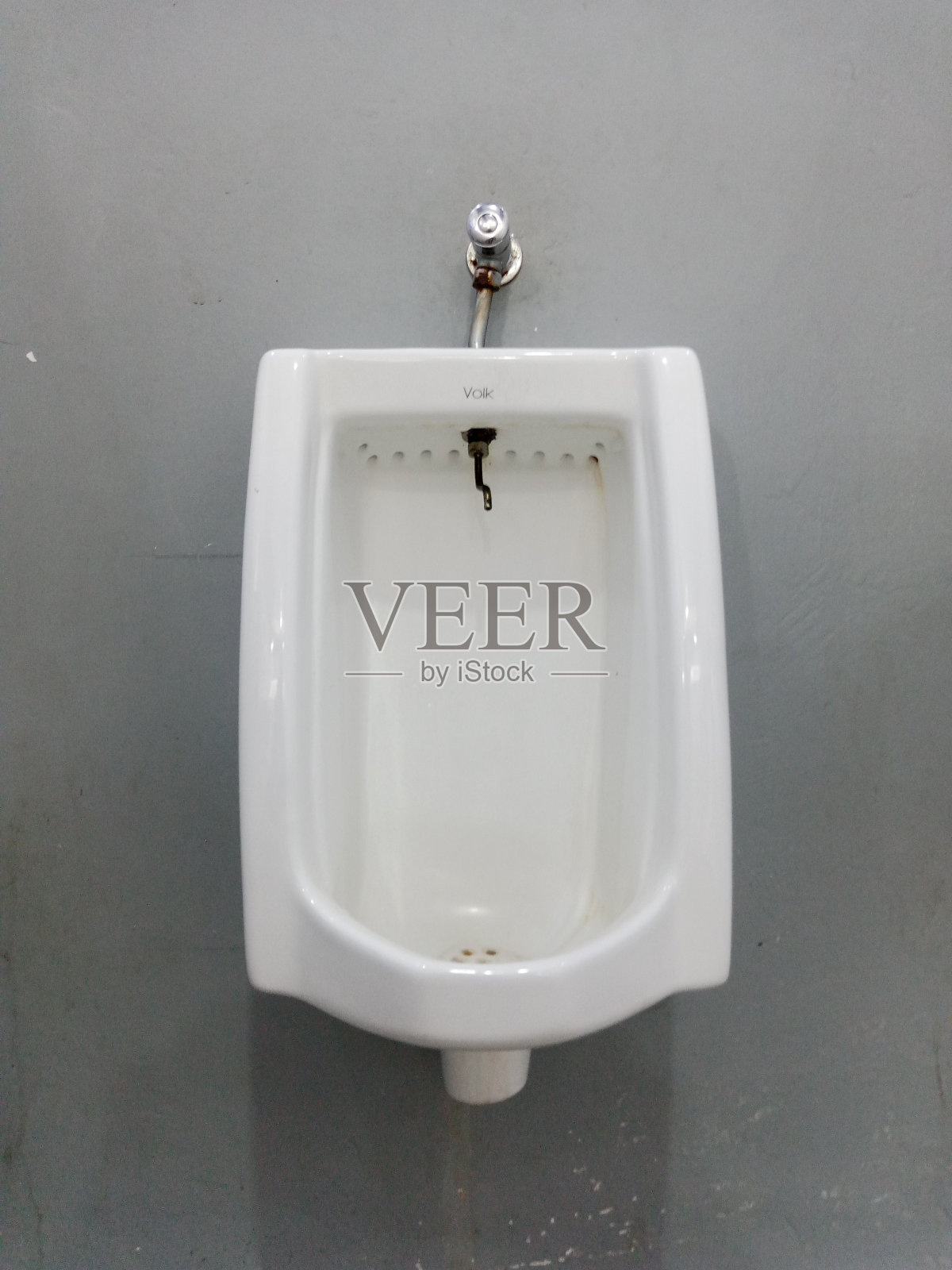 公共厕所的小便池照片摄影图片