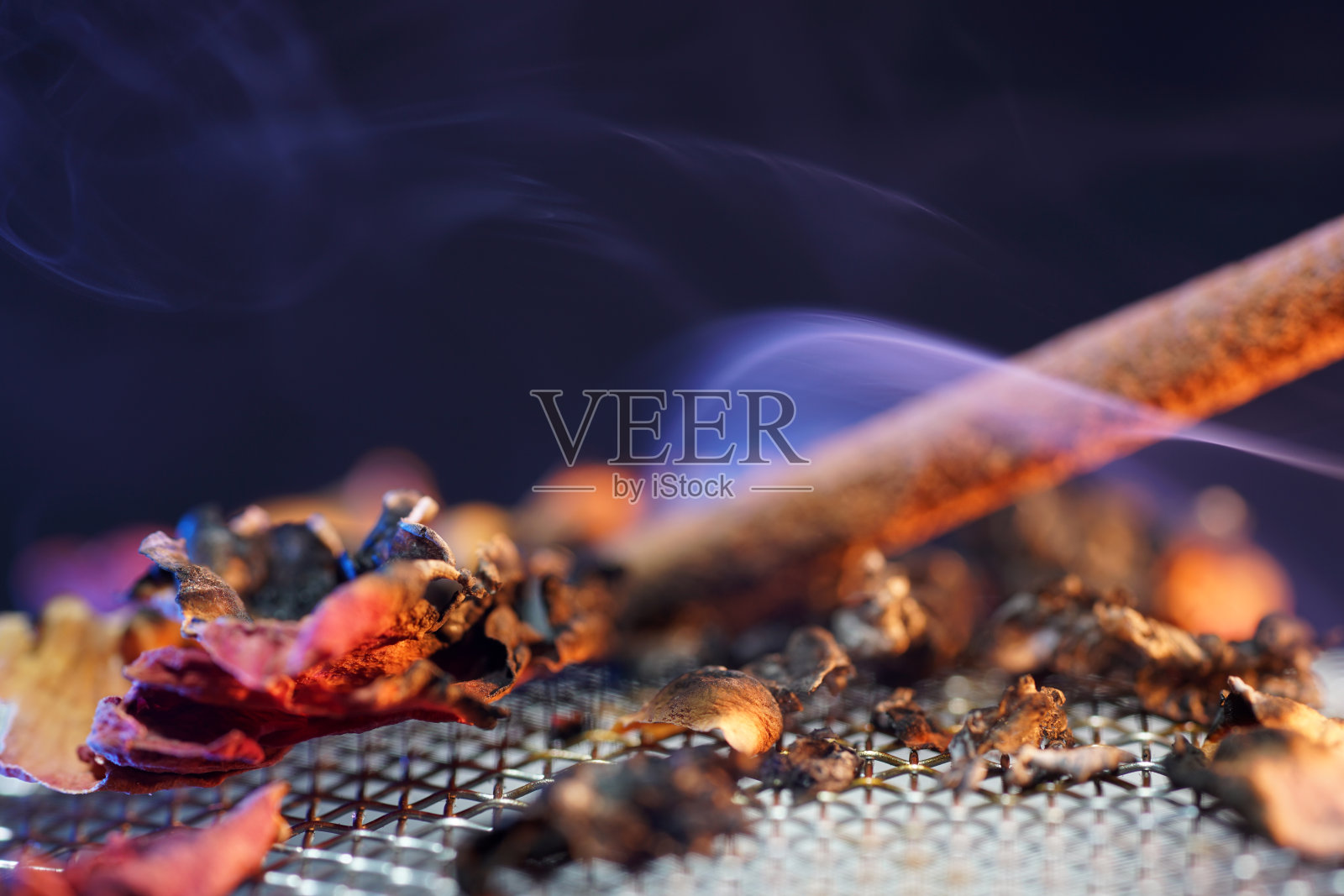 厨房用香料详细的熏香和熏烟照片摄影图片