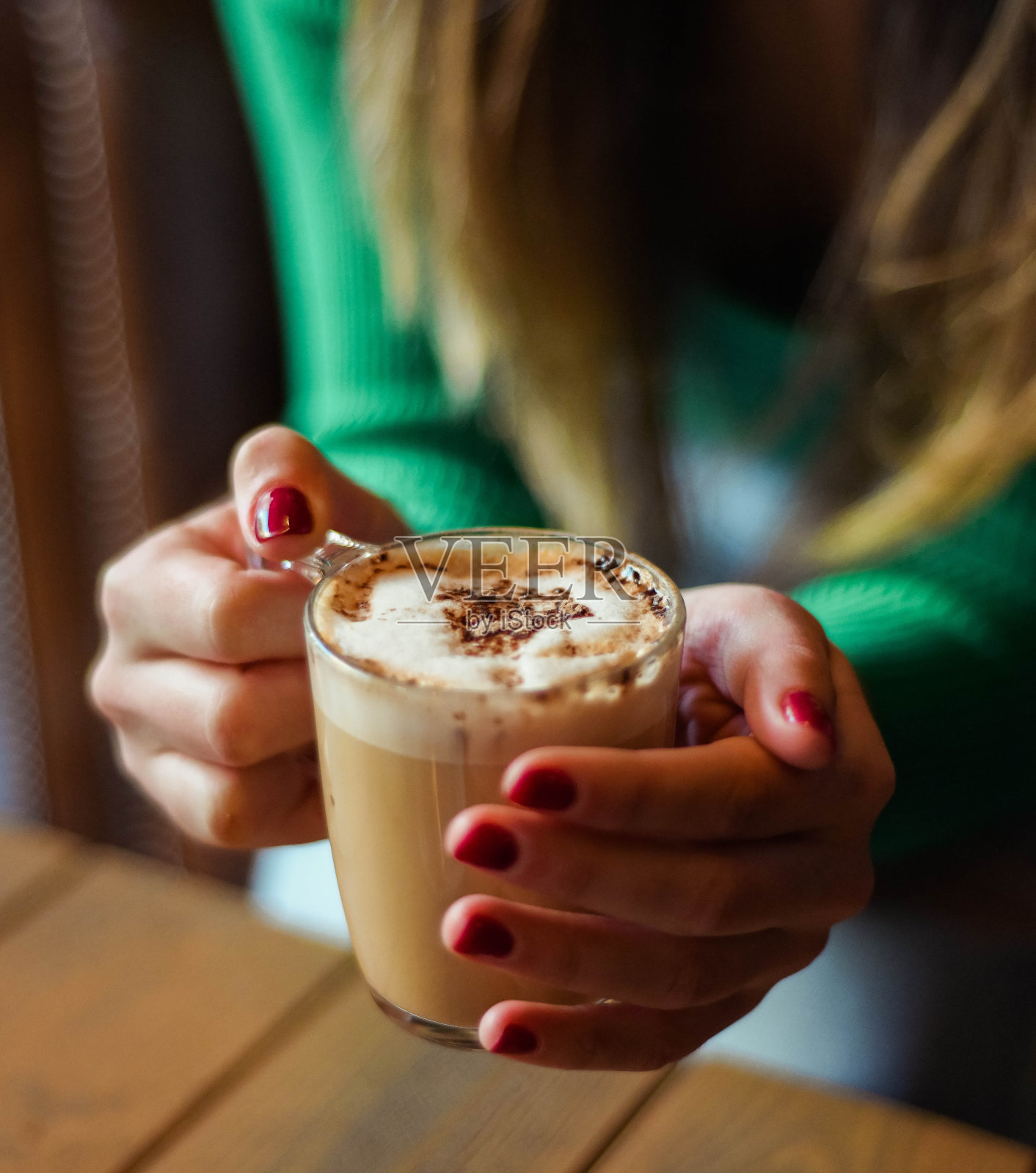 一杯意式咖啡加牛奶照片摄影图片