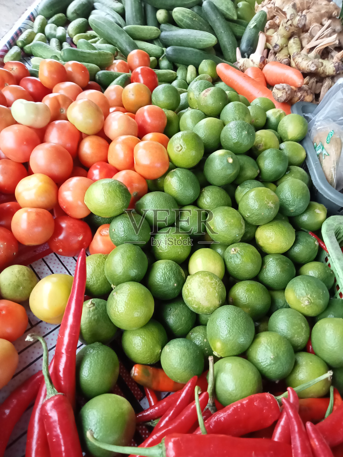 青柠辣椒黄瓜番茄茎照片摄影图片