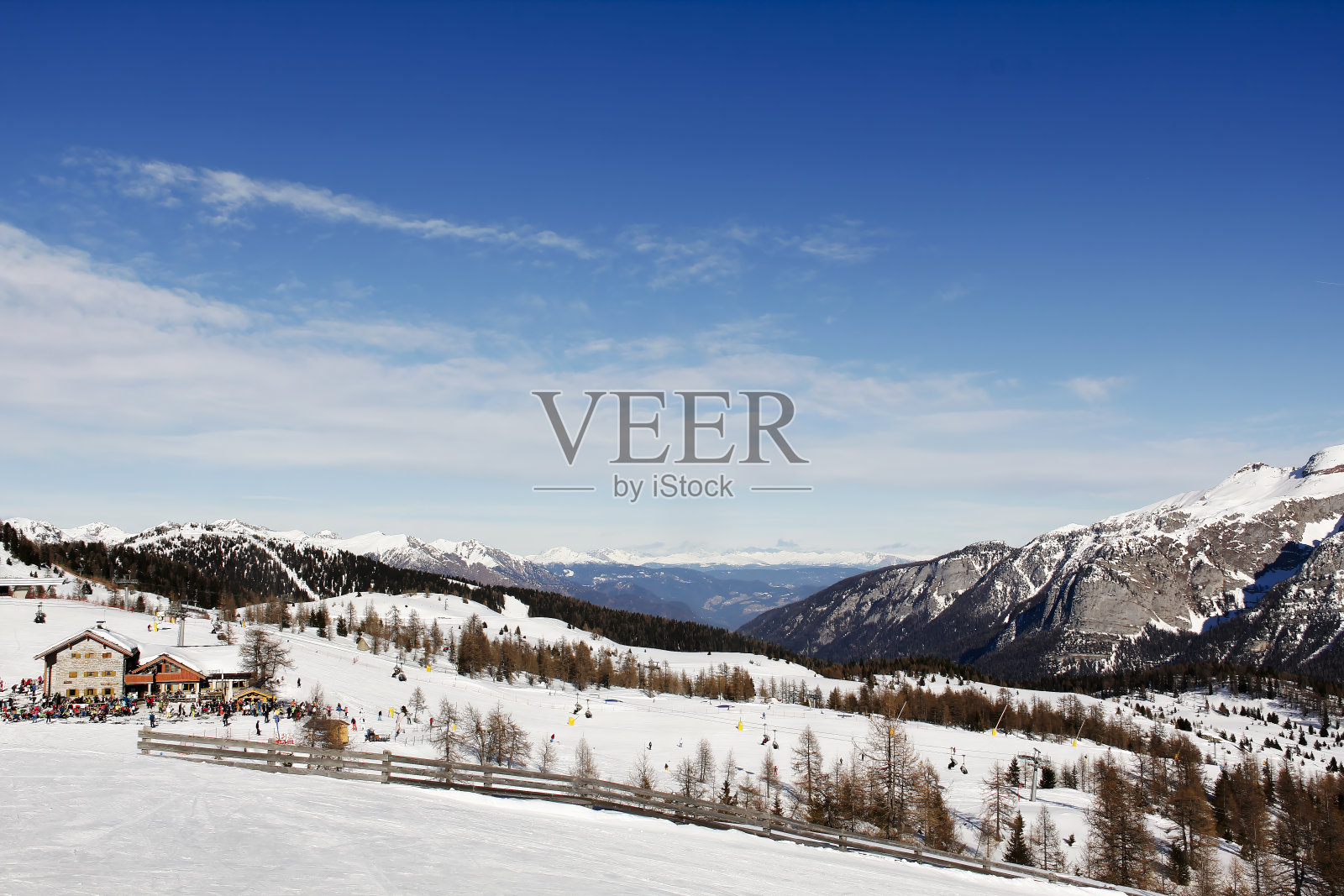 意大利阿尔卑斯山的冬天(麦当娜迪坎皮里奥)照片摄影图片