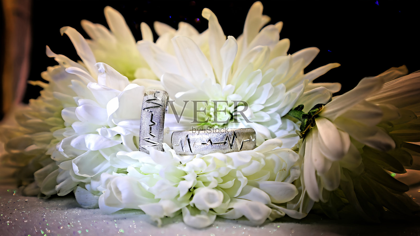 1对结婚戒指的照片照片摄影图片