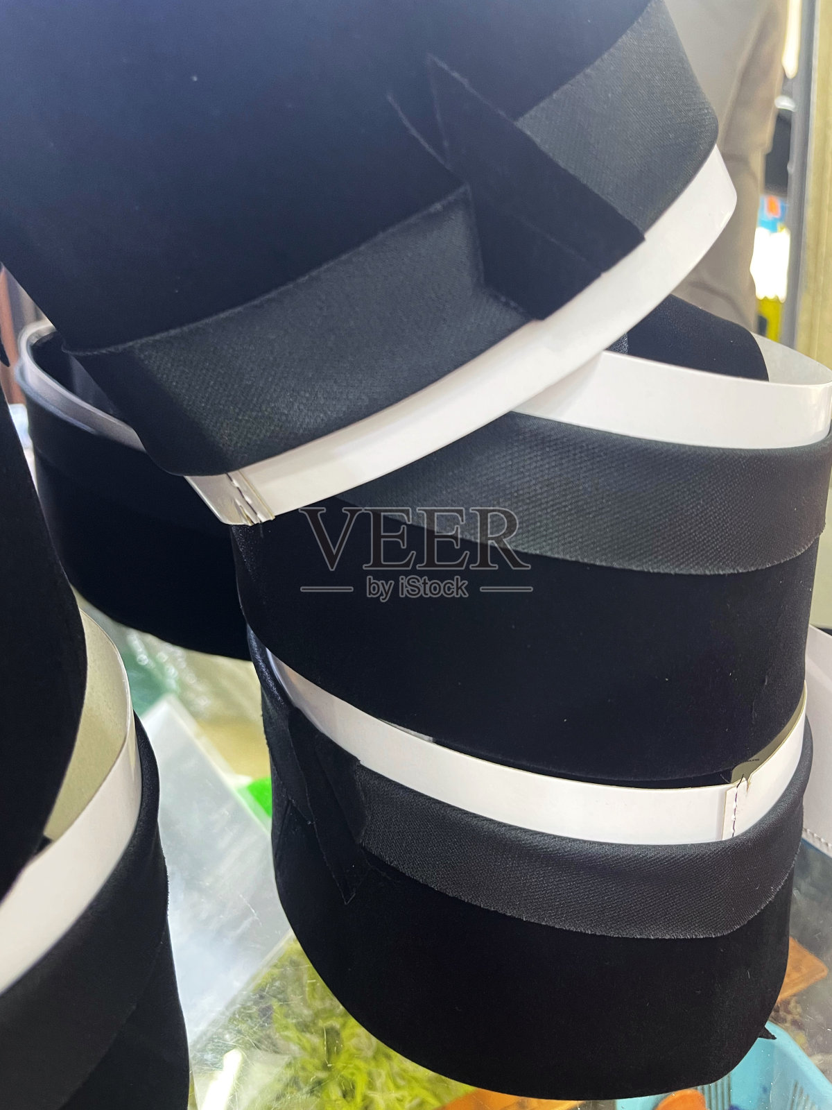 松角的生产过程是手工完成的,以保持其质量。照片摄影图片