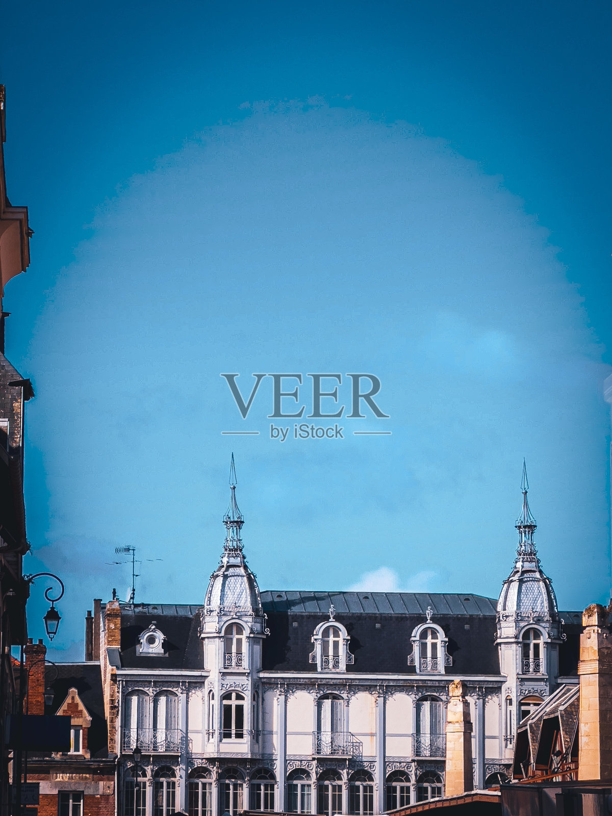 苏瓦松市中心揭幕:迷人的法国街景照片摄影图片