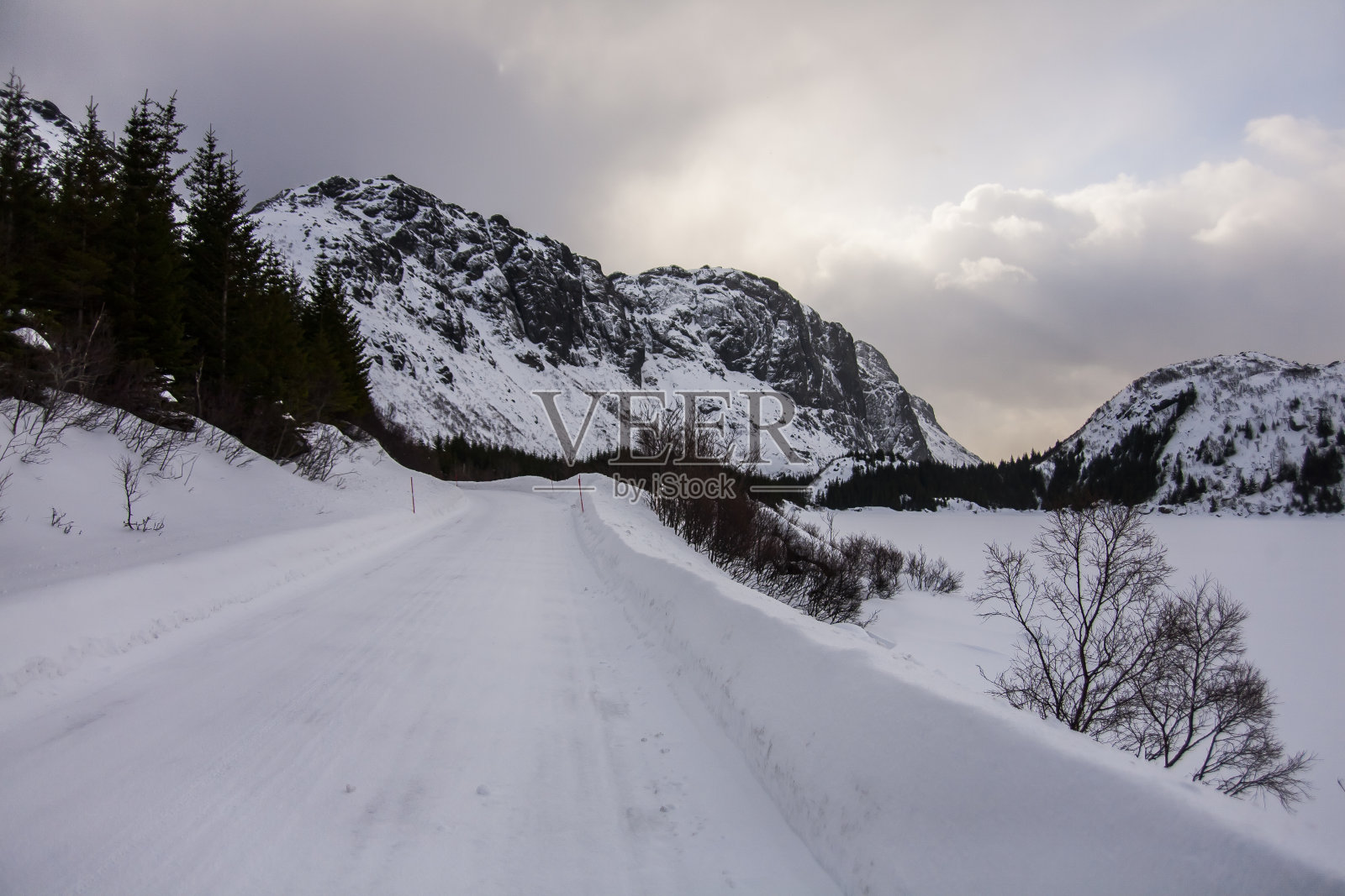 挪威北部罗弗敦群岛的冬天照片摄影图片